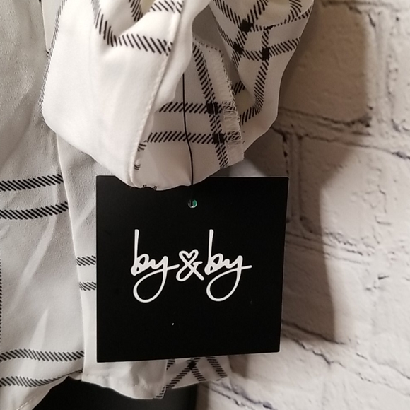 By & By Grid Print Button Front Blouse White and Black Oversized Size XS - Picture 3 of 9